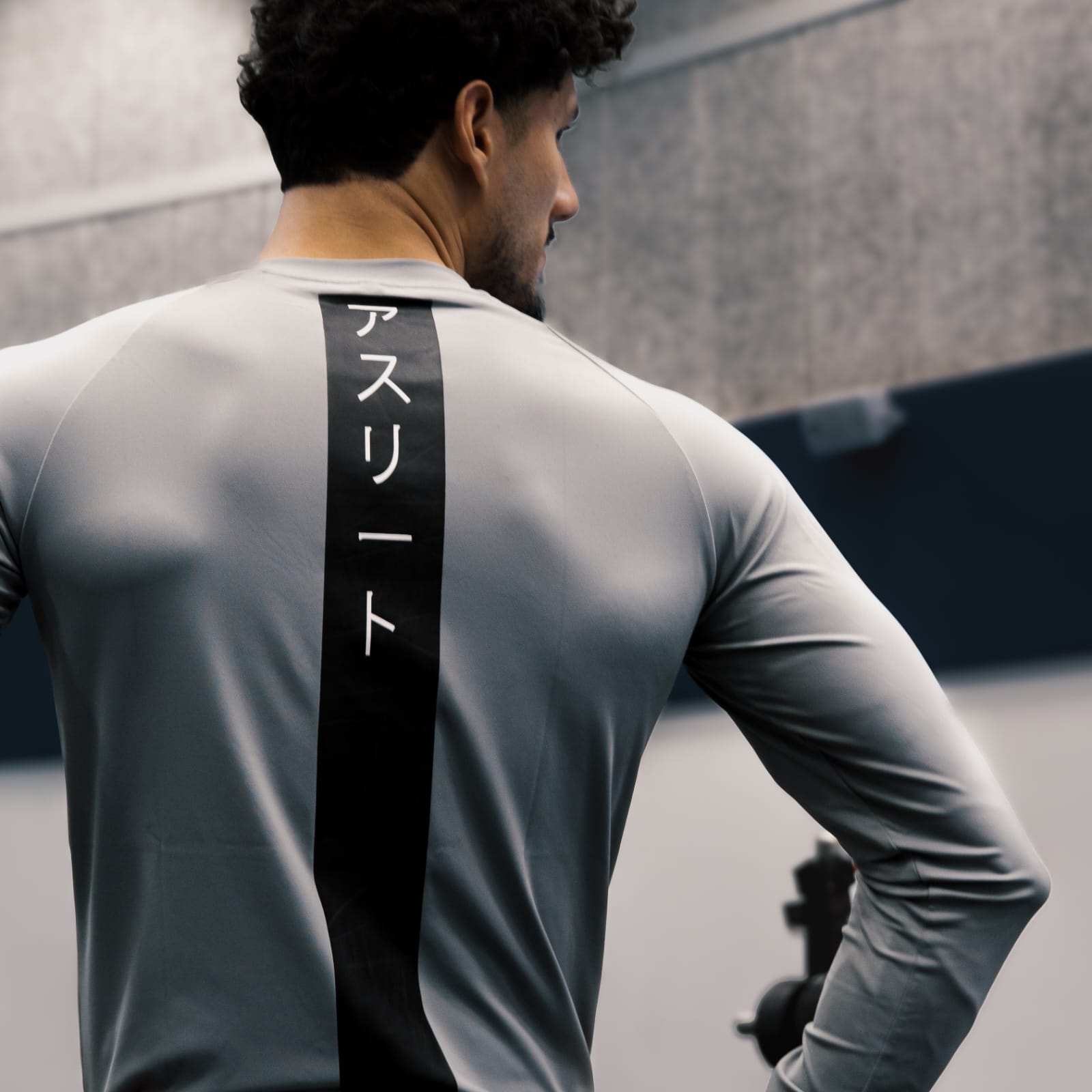Back panel with アスリート katakana on the Asurito rashguard